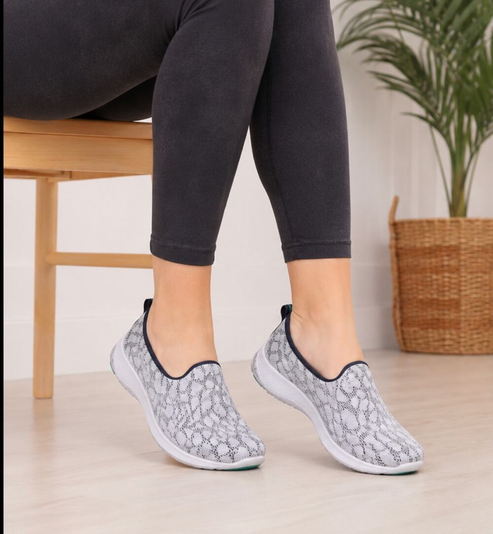 Vionic Hydra AMS White Orthotic Slip-On Walking Shoes Women's Size 7 Comfort